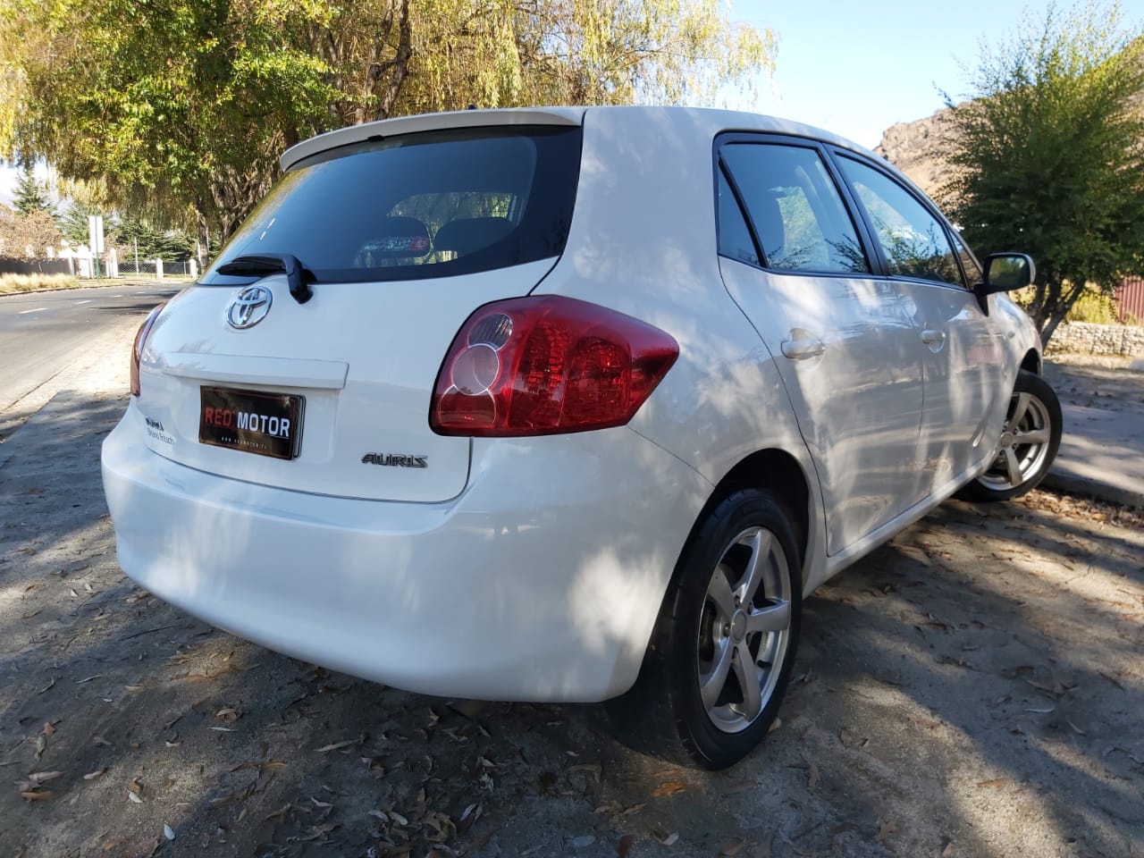 Toyota Auris 1.6 LEI CVT – CarBroker Chile