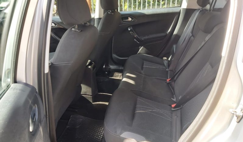 Peugeot 208 diésel 2015 lleno