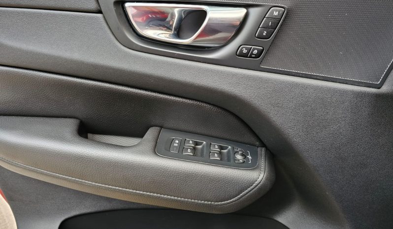 Volvo Xc60 2.0 D4 Momentum Auto 4WD 2021 lleno