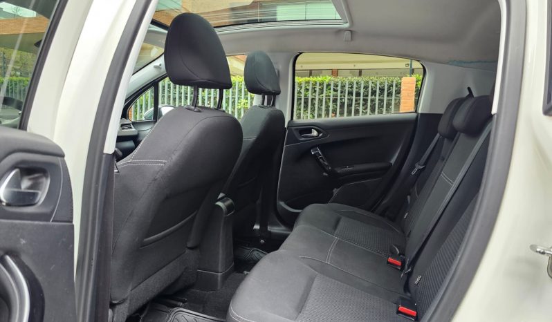 Peugeot 208 1.4 HDI 68 HP Allure Pack 2016 lleno